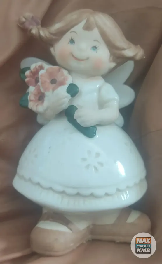 Фигурка девочки, отбита косичка